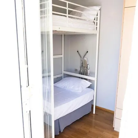 House Eight Ano Siros