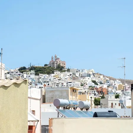 House Eight Ano Siros